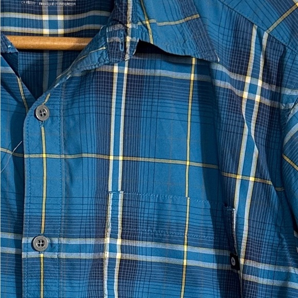 Marmot size large men's s/s blue plaid shirt, lightweight, great for spring - Picture 4 of 11
